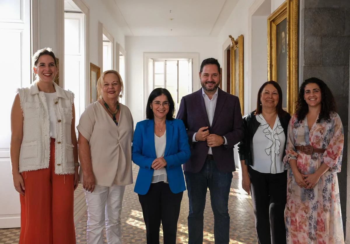 Carla Campoamor, Saturnina Santana, Carolina Darias, Josué Íñiguez, Carmen Luz Vargas y Betsaida González.