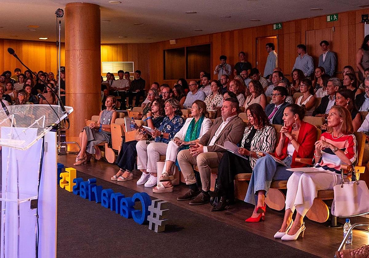 Imagen principal - Asolan lidera el debate sobre el futuro del turismo en Canarias en su II Encuentro de Gestión del Talento