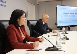 Carolina Darias y Hernández Spínola, durante la rueda de prensa celebrada en las oficinas municipales del consistorio capitalino.