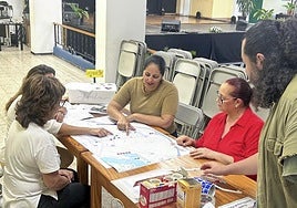 Concejala con residentes.