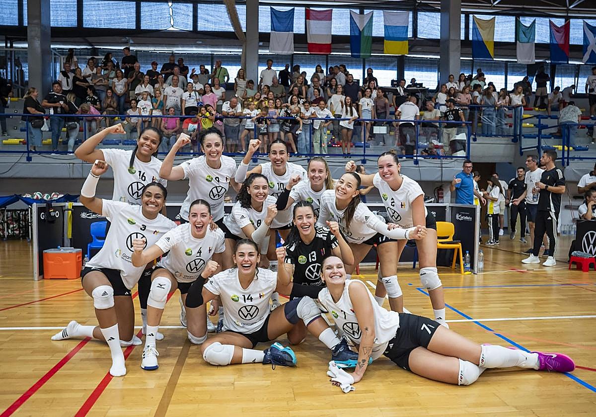 Las jugadoras del Heidelberg Volkswagen celebran la victoria ante el Emevé en su fortín esta temporada.