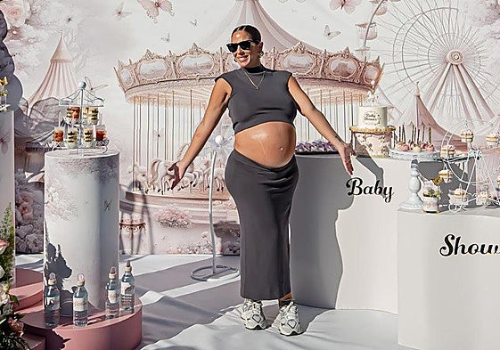 Anabel Pantoja en la baby shower de su hija.