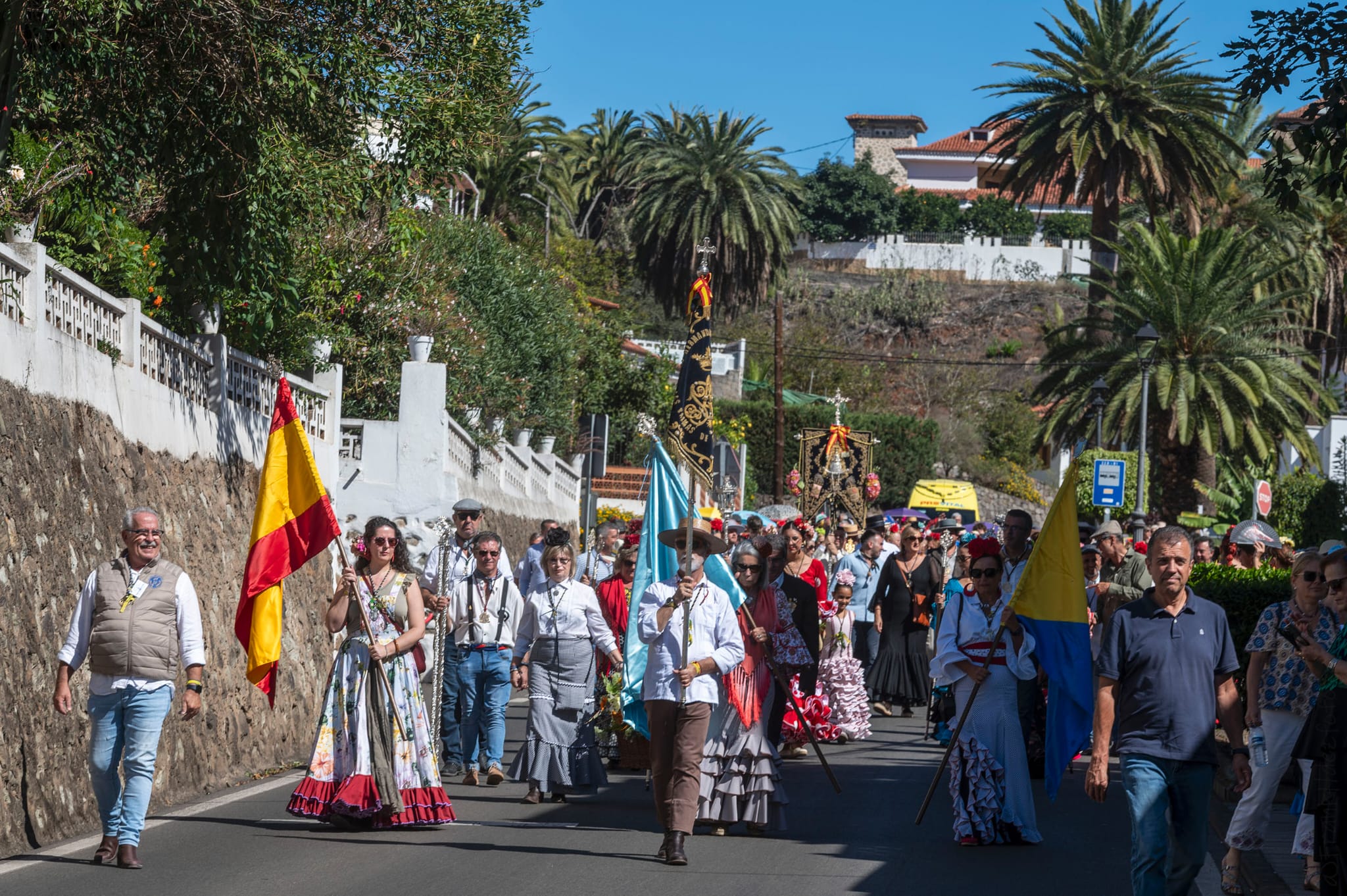 Imagen principal - La Romería-Peregrinación del Rocío a la Virgen del Pino llega a Teror