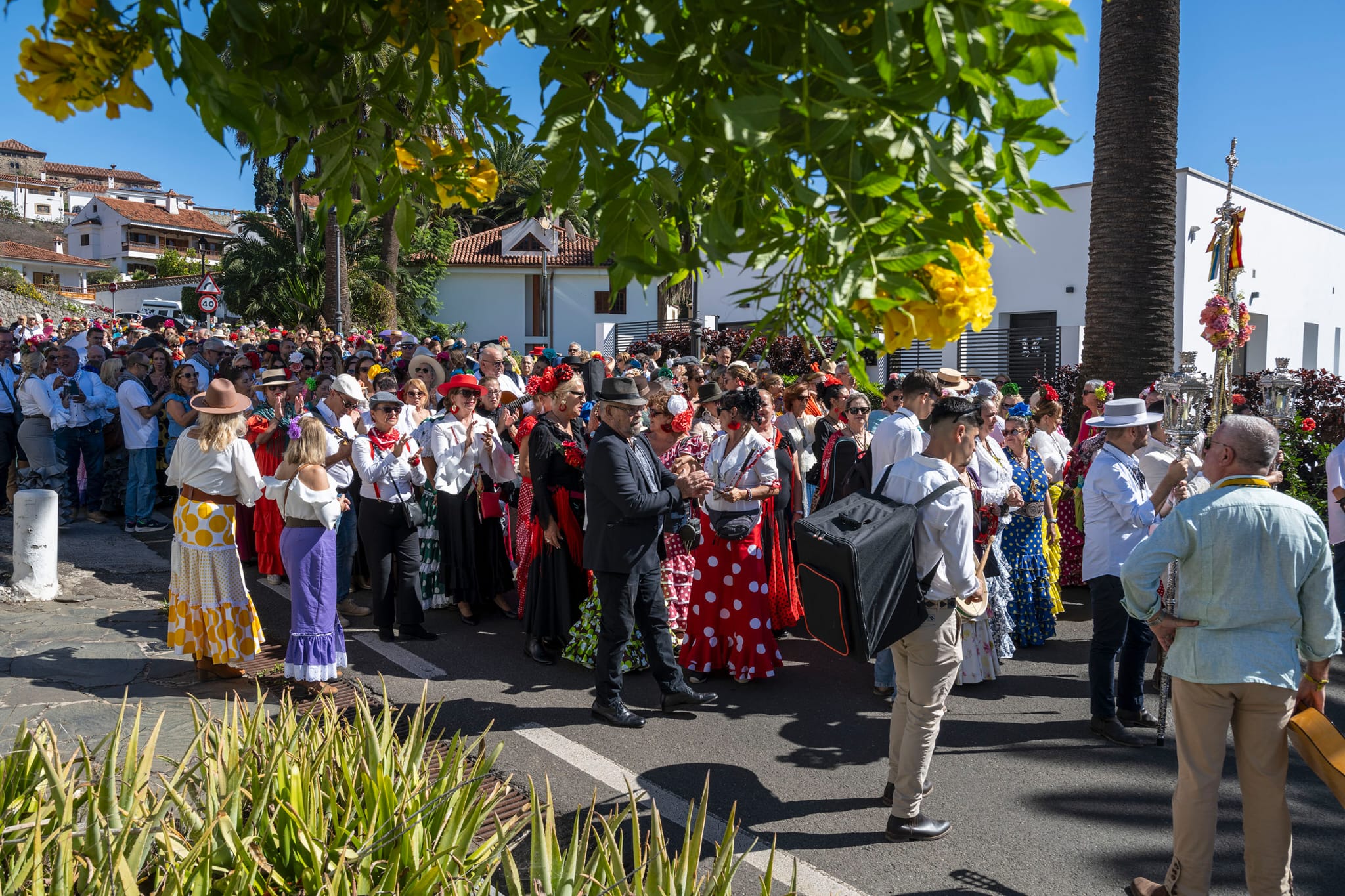 Imagen secundaria 1 - La Romería-Peregrinación del Rocío a la Virgen del Pino llega a Teror