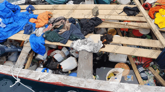 Estado del cayuco que llegó a las costas de Gran Canaria con 58 menores a bordo.