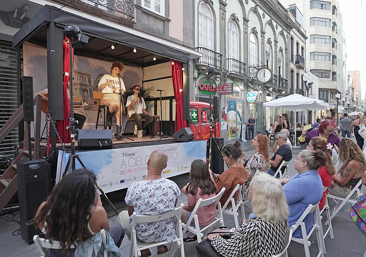 Imagen secundaria 1 - Cultura y ocio pasean por Triana