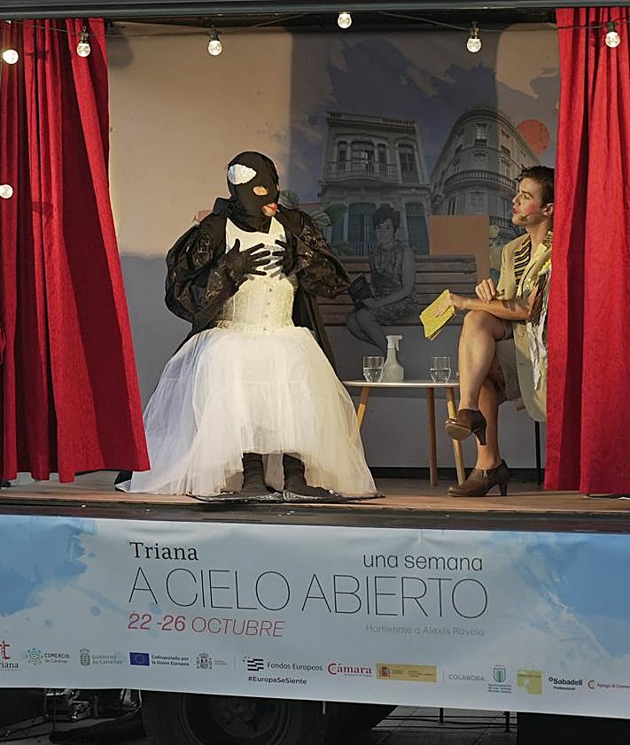 Imagen secundaria 2 - Cultura y ocio pasean por Triana