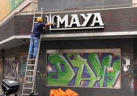 Rescate del último rótulo de Maya: «Se ha evitado la pérdida de todo un icono comercial en Canarias»