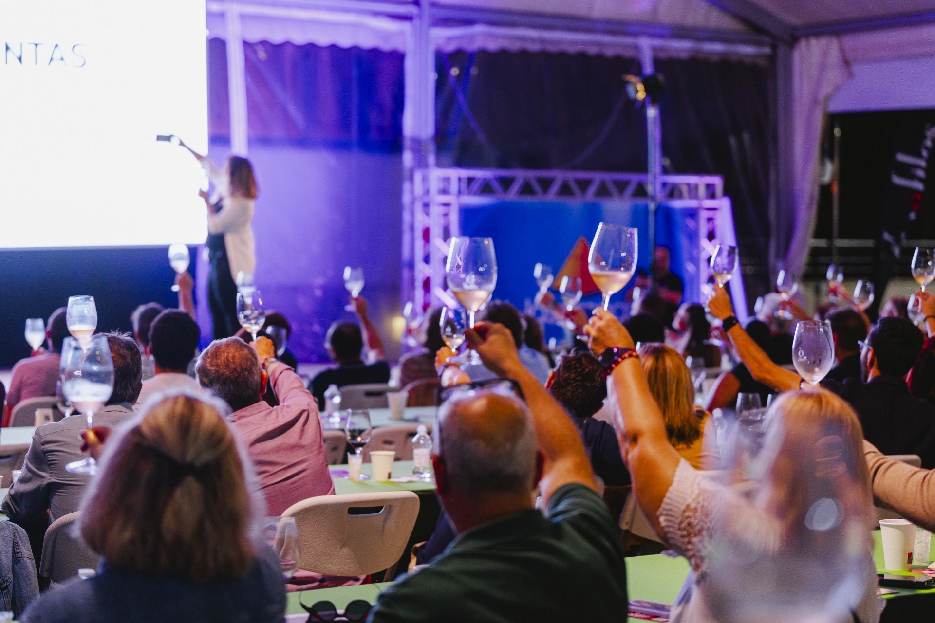 Un brindis a lo grande: Las Arenas celebra su aniversario con la cata de vinos más grande de Canarias