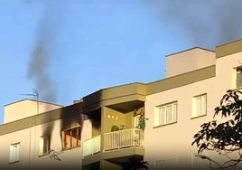 Herida una mujer por intoxicación de humo tras el incendio de su vivienda en Santa Cruz de Tenerife