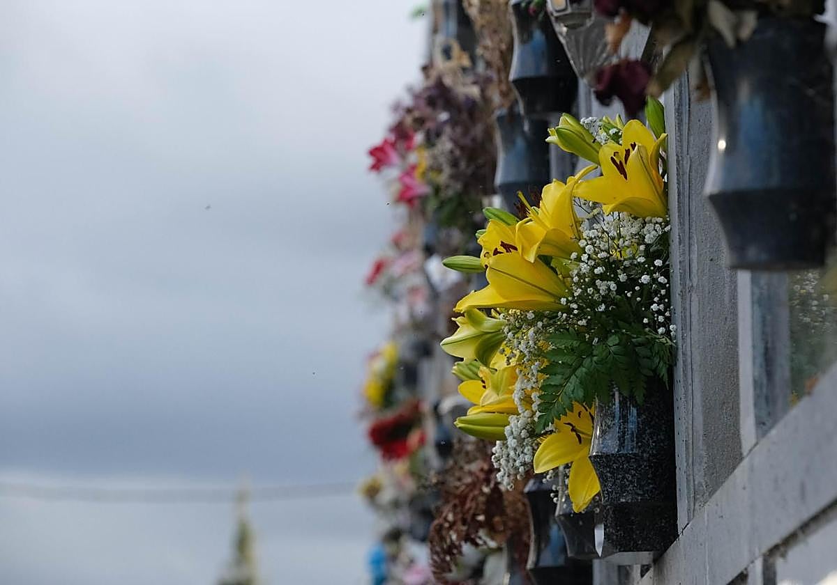 Venta de flores en el Cementerio de San Lázaro.