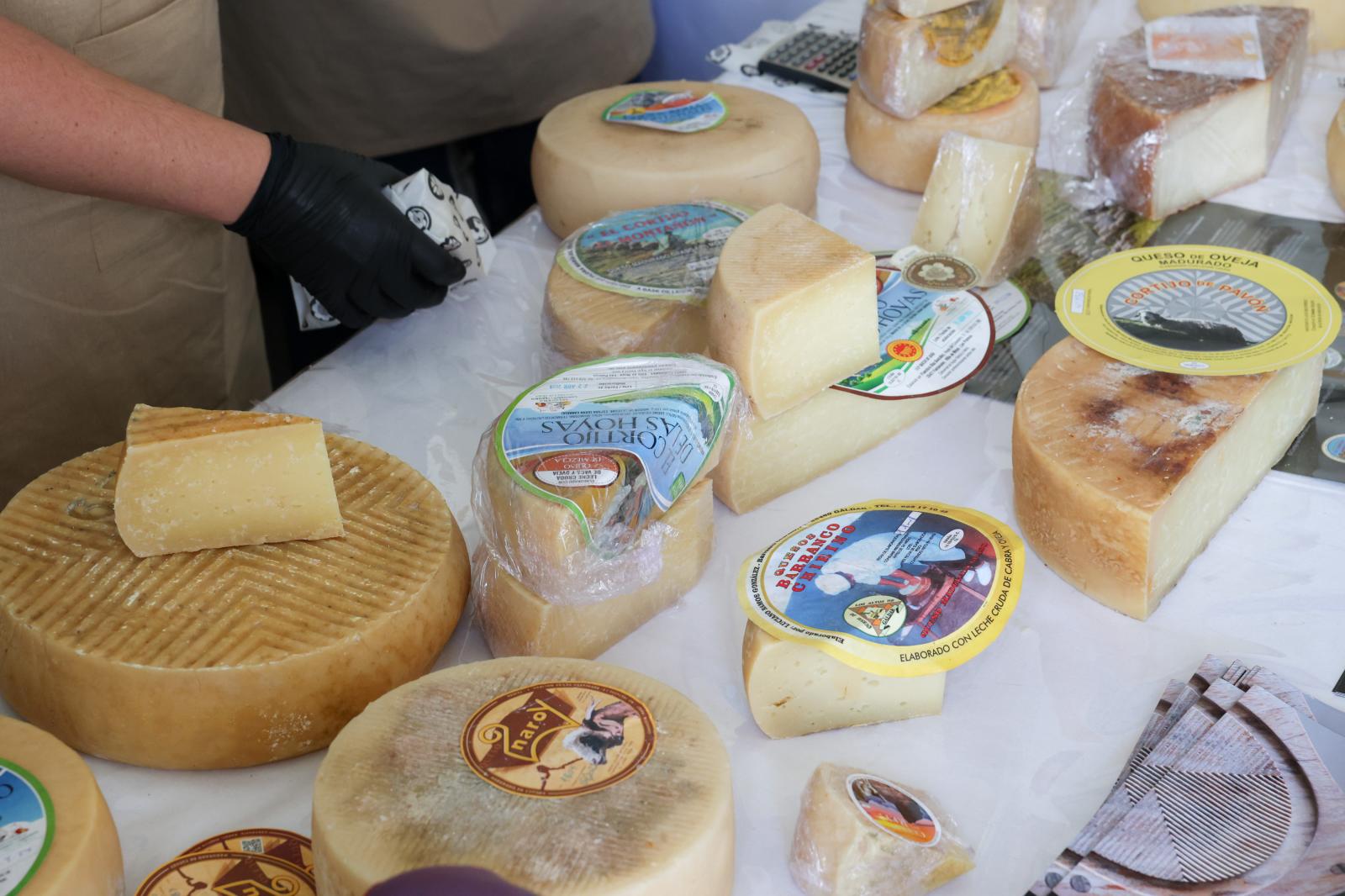 Las mejores imágenes de la feria regional de vino, queso y miel en Santa Brígida