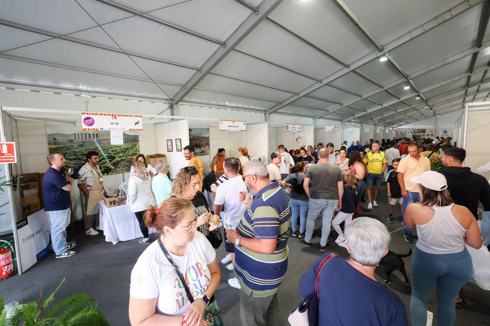 Las mejores imágenes de la feria regional de vino, queso y miel en Santa Brígida