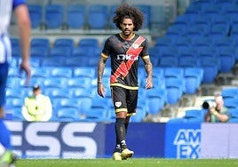 Aridane, en un duelo con el Rayo.