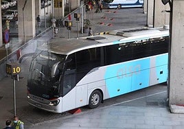 Imagen de un vehículo de Alsa.