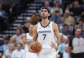 Santi Aldama sigue luciéndose con Memphis.