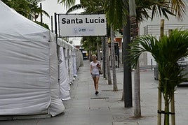 La avenida de Canarias de Vecindario preparada para la feria.