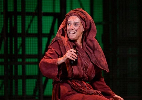 Anabel Alonso, en la piel de la Celestina, personaje al que da vida este sábado en el Teatro Víctor Jara de Vecindario.