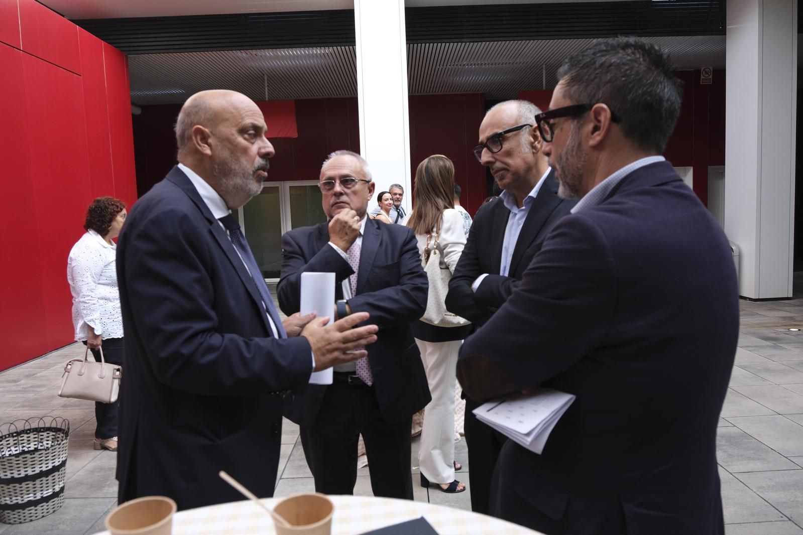 Imágenes de la conferencia sobre los presupuestos de Canarias para 2025