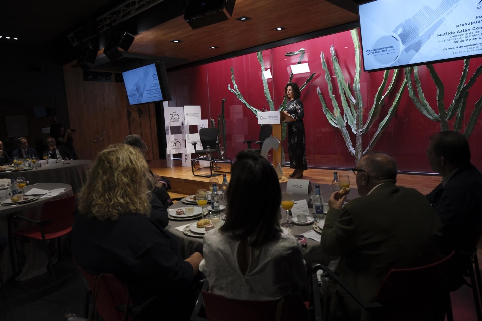 Imágenes de la conferencia sobre los presupuestos de Canarias para 2025