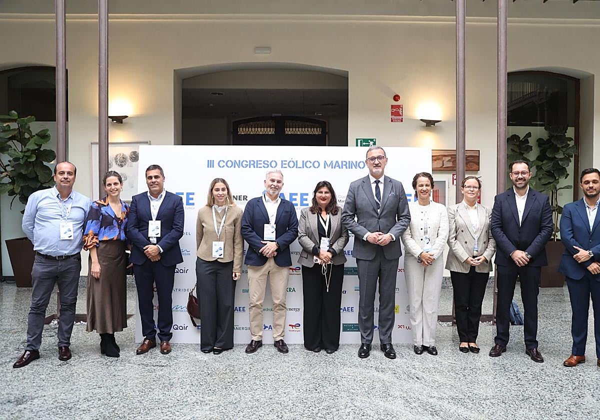 La viceconsejera con parte de la delegación canaria, hoy en Cádiz