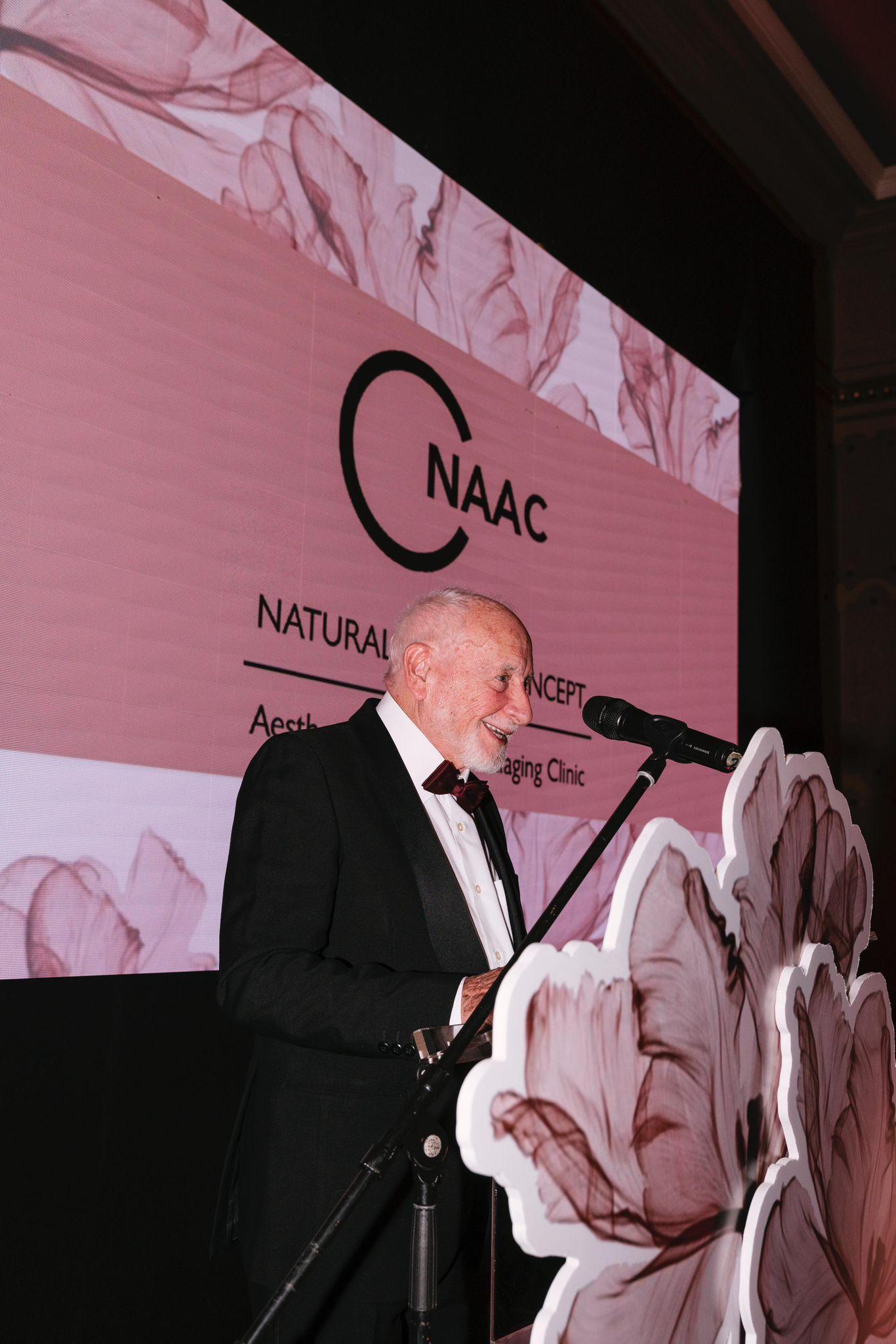 Cena de gala y muchas caras conocidas en el V aniversario de Clínica Naac