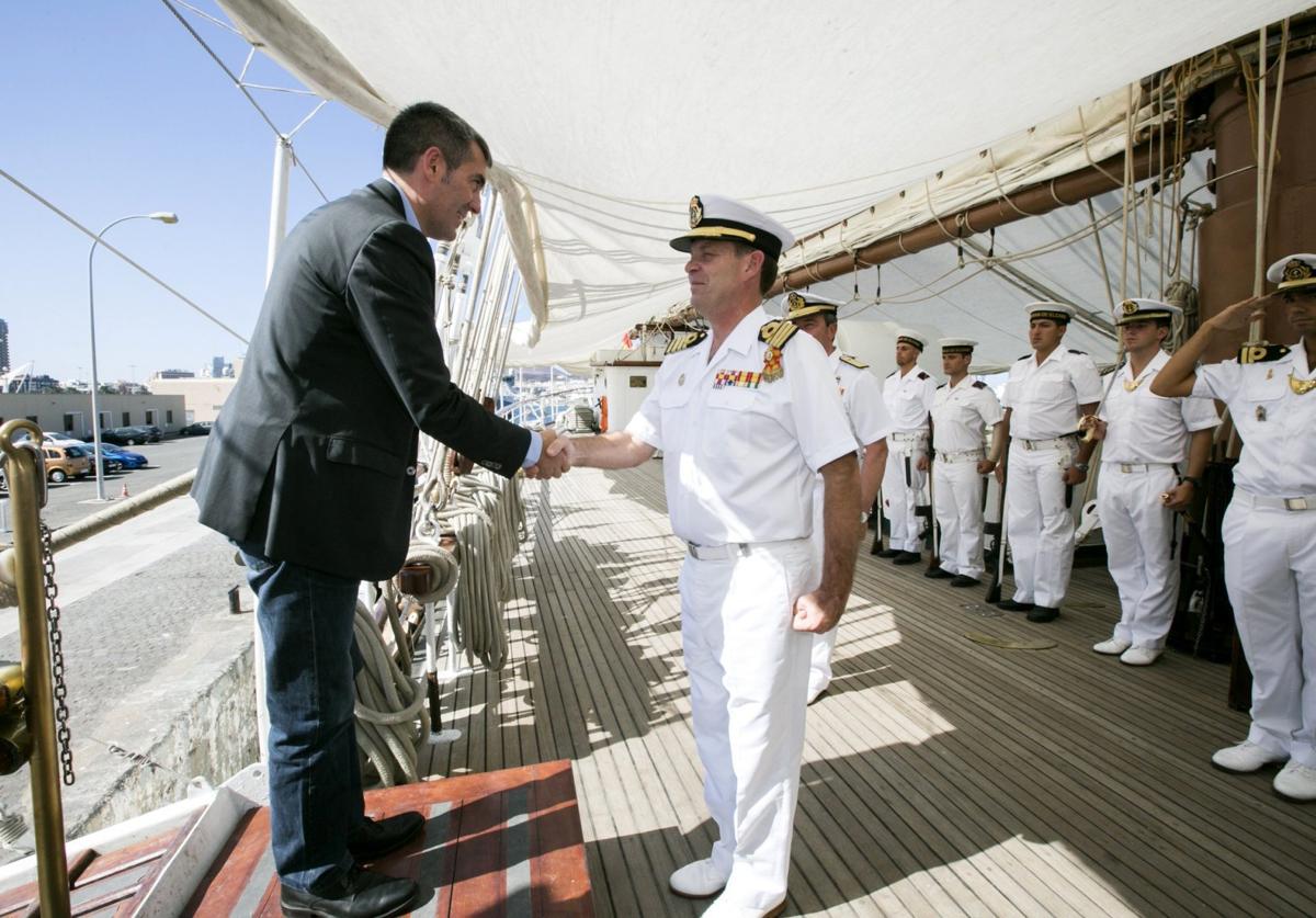 El presidente canario Fernando Clavijo visitó el buque en esa escala que realizó en Gran Canaria en 2016.