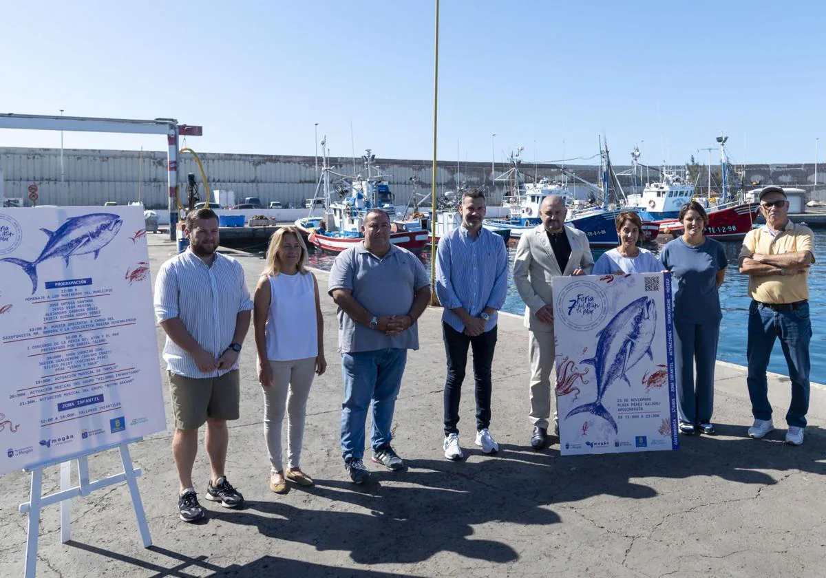 Foto de grupo tras la presentación de la feria.