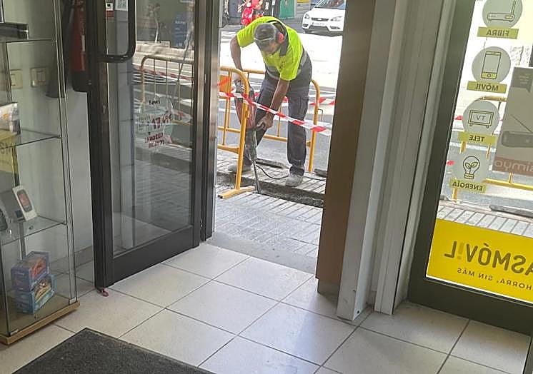 Imagen tomada desde el interior de uno de los negocios.