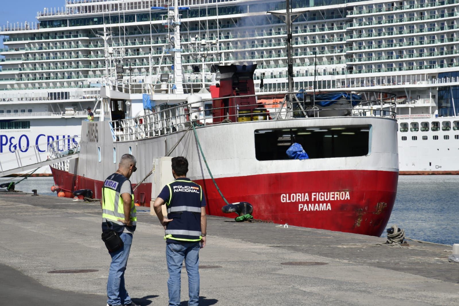 Imágenes de la mercancía incautada por la Policía Nacional a 500 millas de las islas