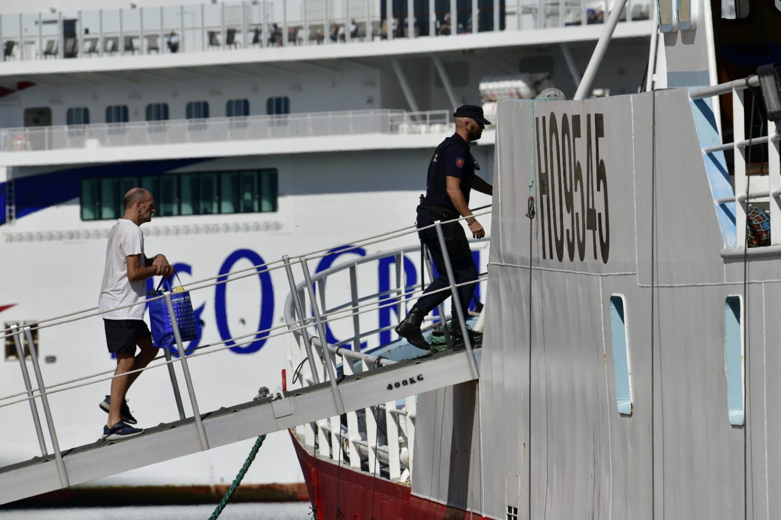 Imágenes de la mercancía incautada por la Policía Nacional a 500 millas de las islas