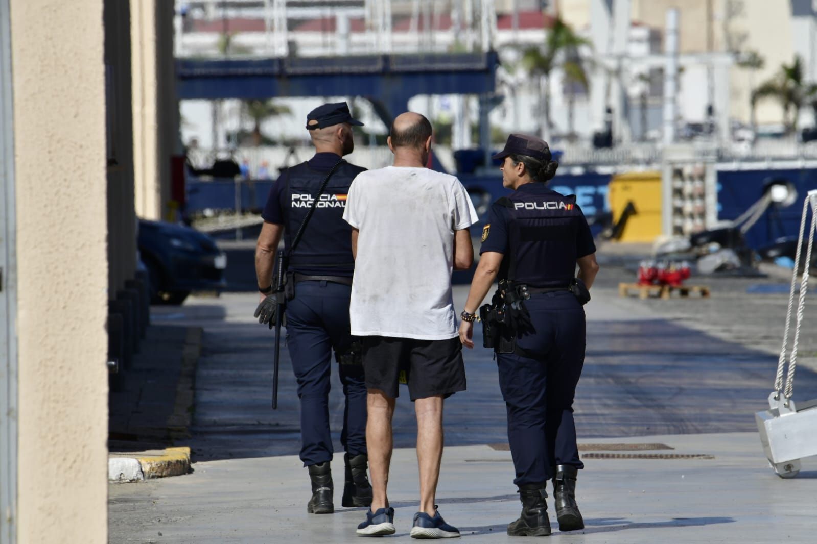 Imágenes de la mercancía incautada por la Policía Nacional a 500 millas de las islas