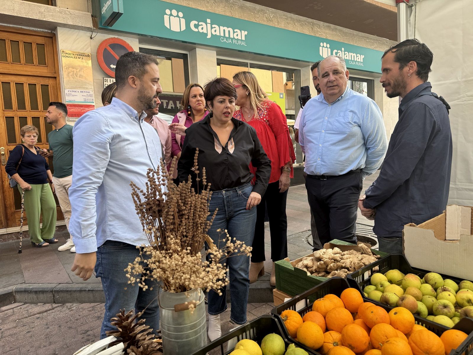 El alcalde de Telde, Juan Antonio Peña, y la consejera Minerva Alonso durante la inauguración.