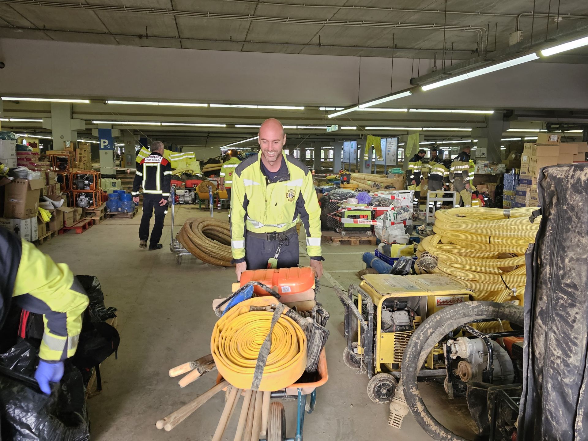 Imagen secundaria 2 - El último relevo de efectivos se incorpora este sábado al operativo canario desplegado en Valencia