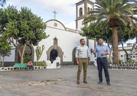 Jacobo Medina y Yonathan de León, en el espacio a remodelar.