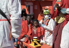 Llegada de migrantes al muelle de La Restinga, en El Hierro, durante los primeros días de noviembre.