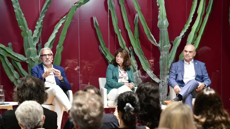 Desde la izquierda, Lluís Serra, María del Mar Tavío y Gregorio Rodríguez.