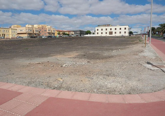 El terreno de casi 6.000 metros cuadrados de los futuros juzgados en la avenida Juan de Bethencourt, uno de los accesos a Puerto del Rosario.