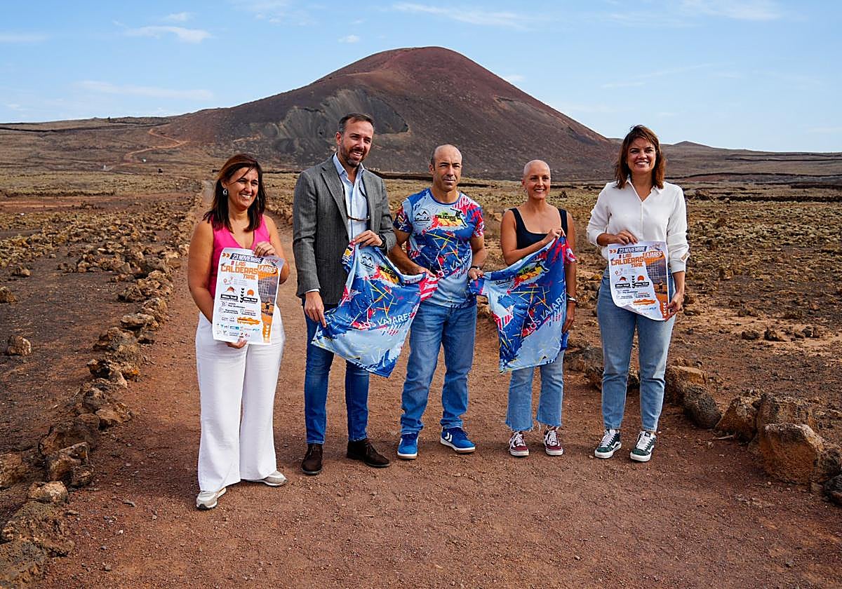 Luis González, consejero insular de Deportes, y Gleiber Carreño, edil de área, en la presentación de la prueba a celebrar este sábado en Lajares.