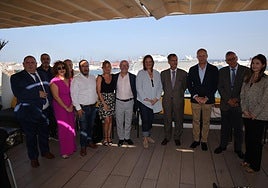 El presidente de Oneport, José Mayor, entre la presidenta, , Beatriz Calzada y el director, Francisco Trujillo.