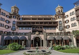 Fachada del Hotel Santa Catalina, en Las Palmas de Gran Canaria.