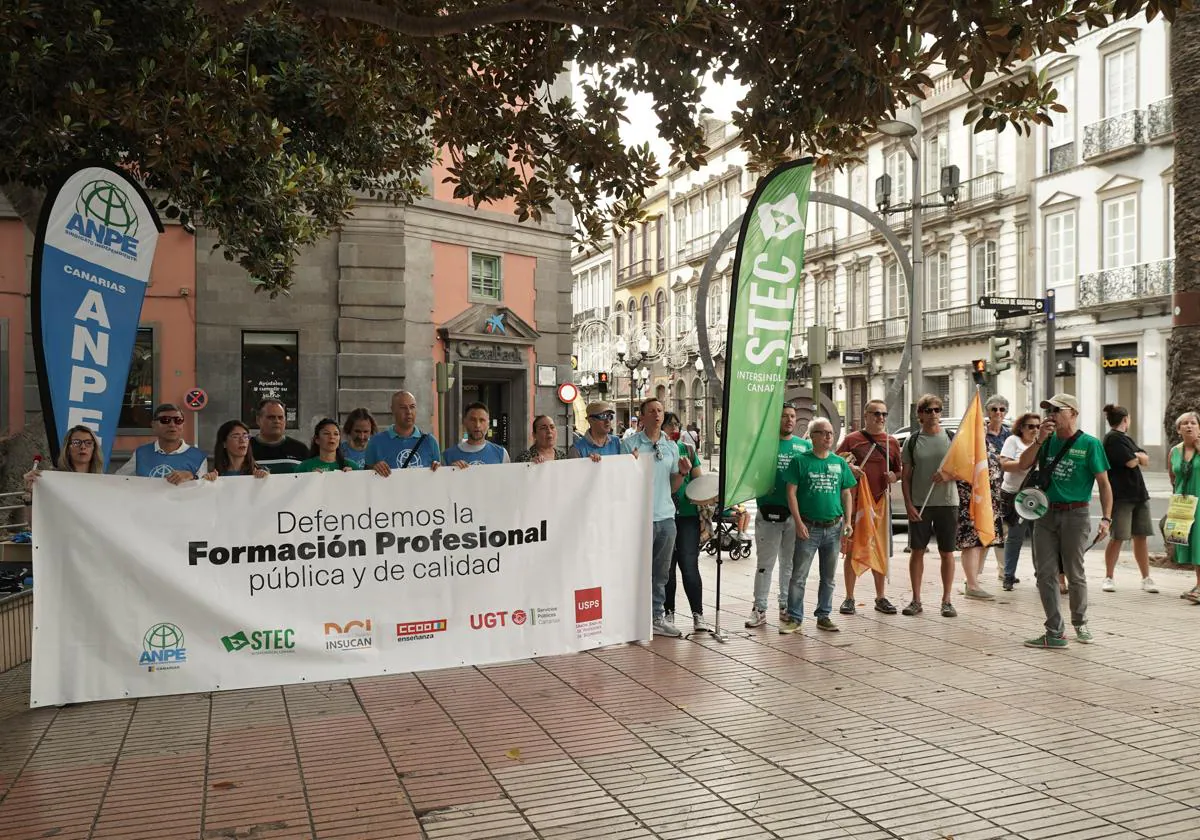 Docentes de FP protestan ante la falta de acuerdo con Educación