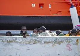 Un grupo de migrantes en La Restinga, El Hierro.