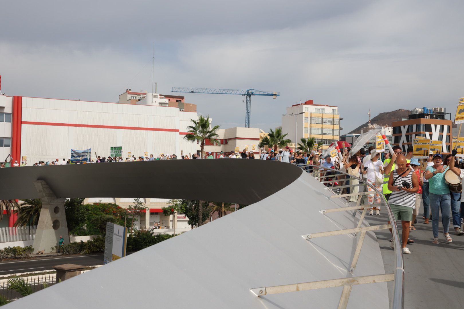 Las imágenes de la protesta contra la planta de gas en el Puerto de Las Palmas