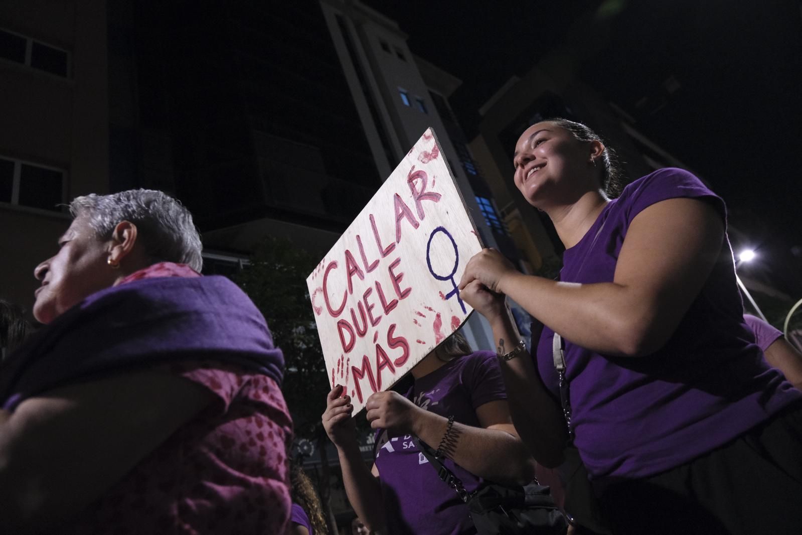 La manifestación del Día Internacional de la Eliminación de la Violencia contra las mujeres, en imágenes