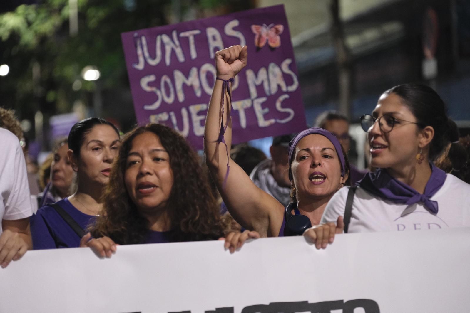 La manifestación del Día Internacional de la Eliminación de la Violencia contra las mujeres, en imágenes