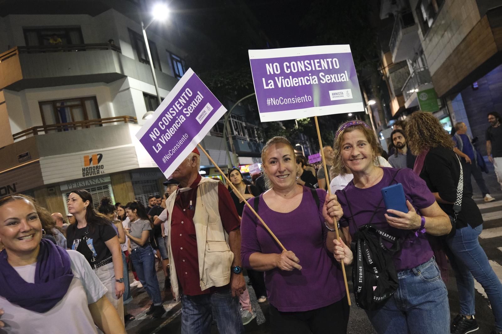 La manifestación del Día Internacional de la Eliminación de la Violencia contra las mujeres, en imágenes