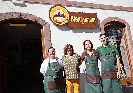 Bientesabe adopta la estética de las antiguas tiendas de aceite y vinagre, llenas de tradición.