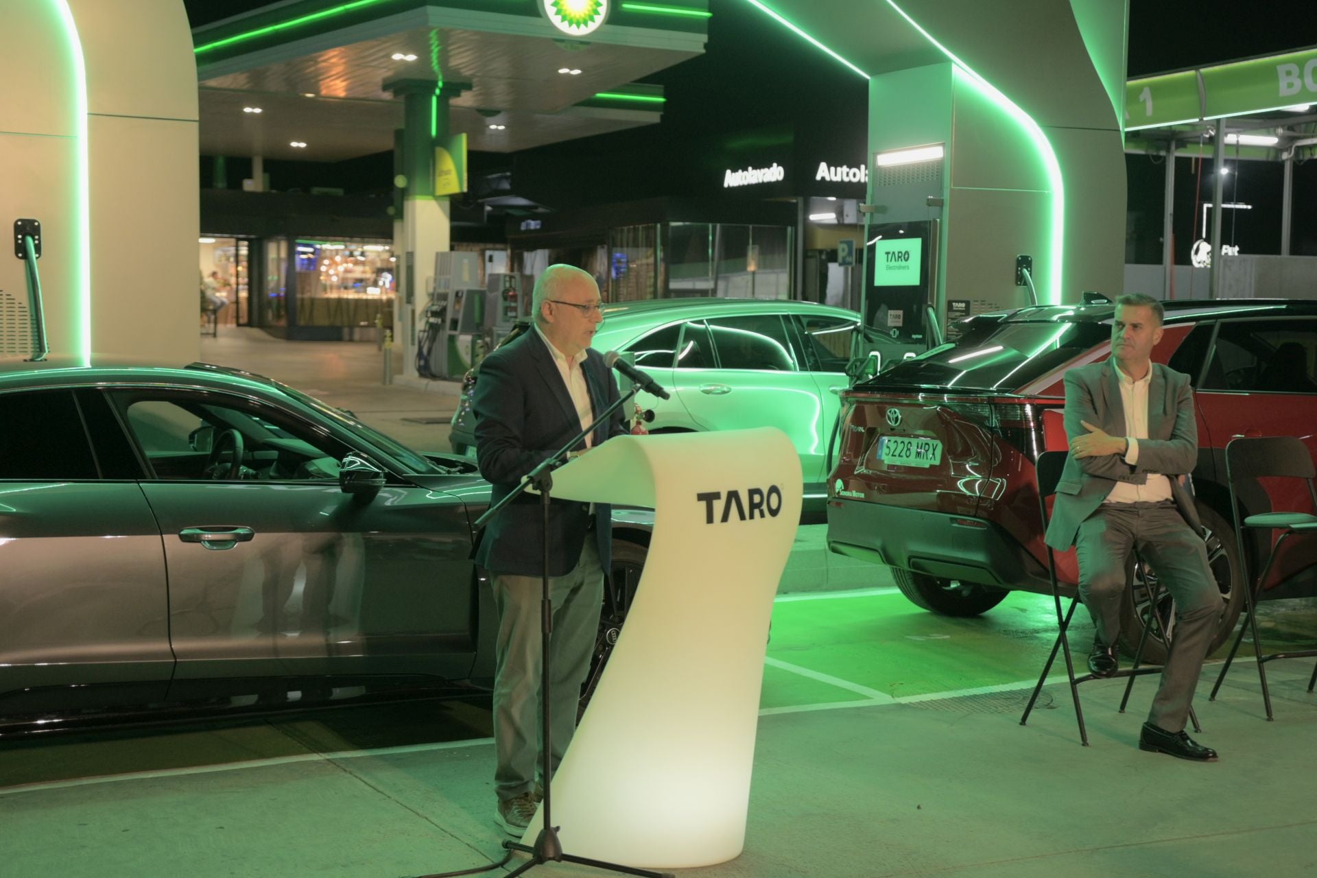 Una estación de recarga de vehículos eléctricos pionera en España