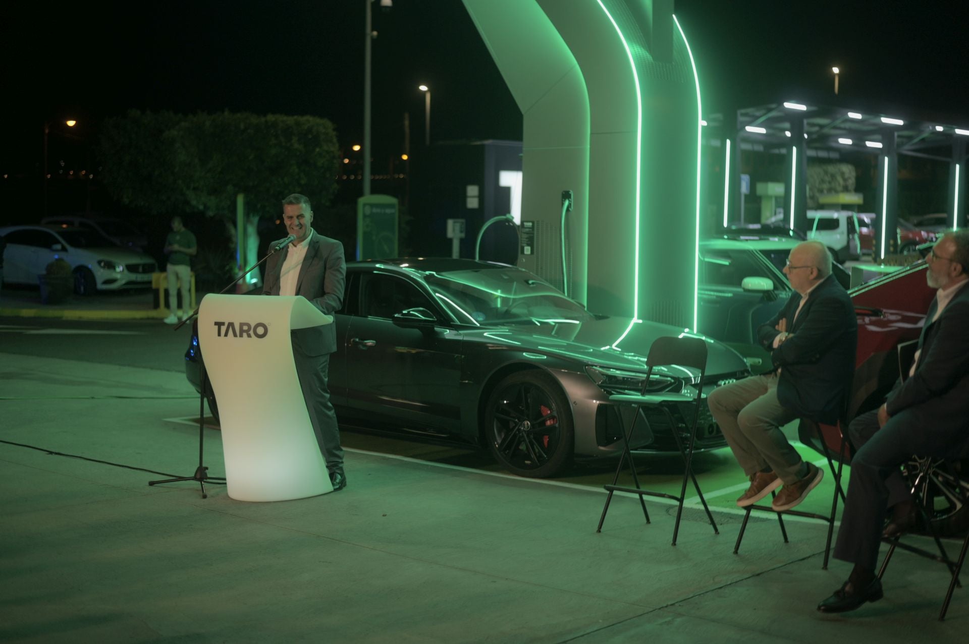 Una estación de recarga de vehículos eléctricos pionera en España